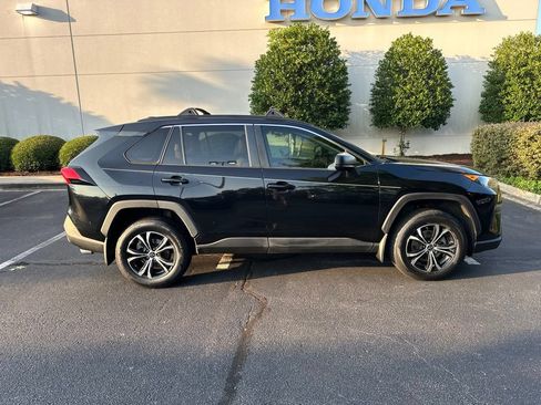 Used 2021 Toyota RAV4 LE FWD image 2