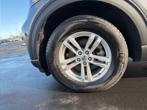 Used 2022 Ford Explorer XLT image 11