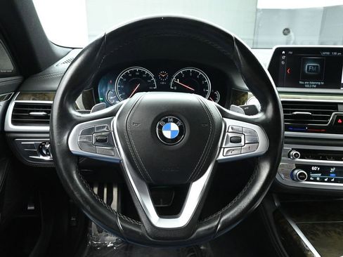 Used 2019 BMW 750i image 24