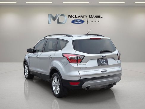 Used 2018 Ford Escape SE image 4