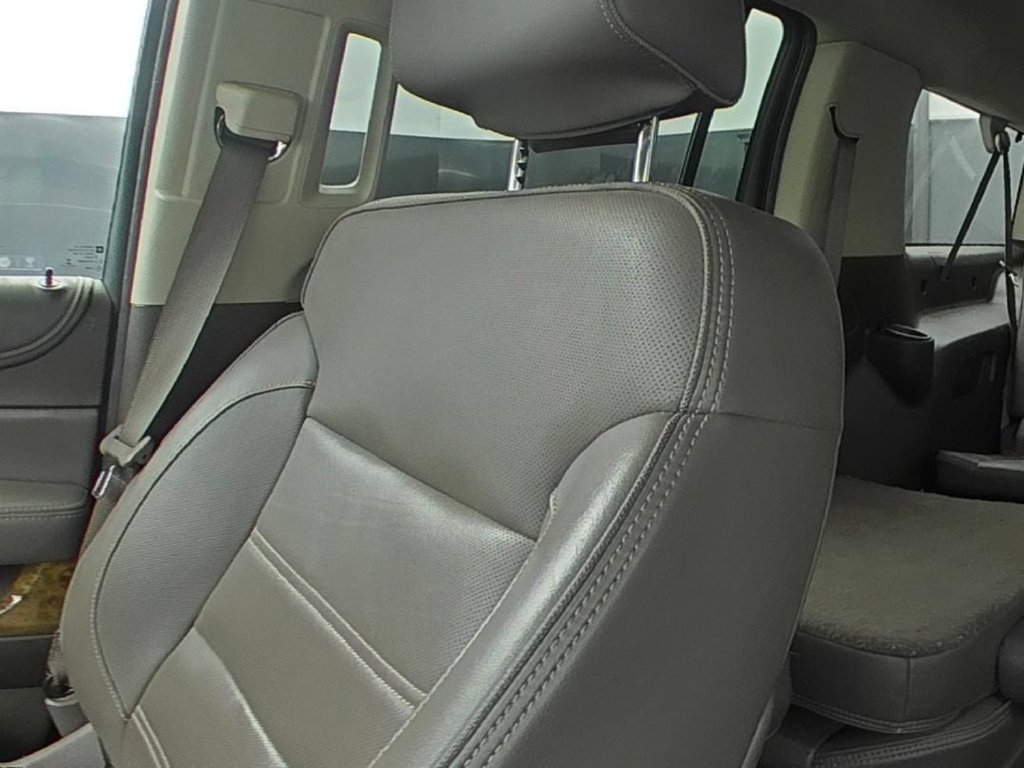 Used 2016 GMC Yukon XL Denali w/ Open Road Package RWD image 9