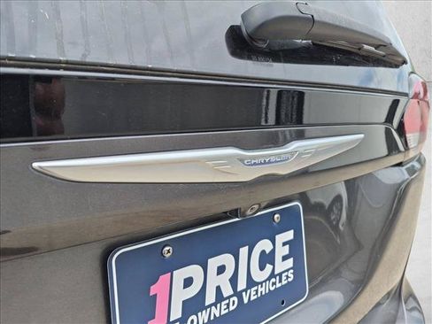 Used 2017 Chrysler Pacifica Touring Plus w/ Tire & Wheel Group FWD image 14