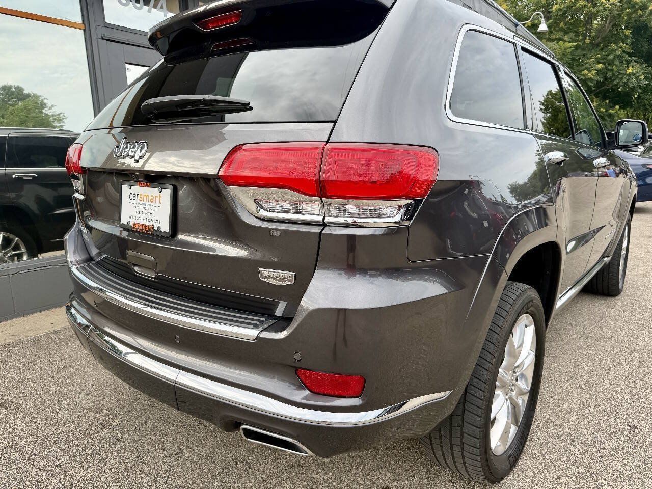 Used 2016 Jeep Grand Cherokee Summit AWD/4WD image 9