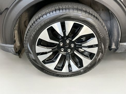 Used 2025 Ford Explorer Platinum w/ LUX Leather Package image 11