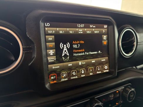 Used 2023 Jeep Wrangler Unlimited Sahara w/ Cold Weather Group AWD/4WD image 28
