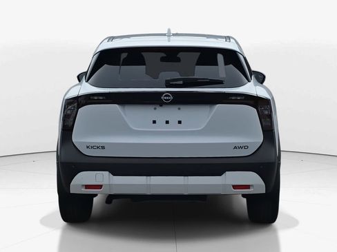Used 2025 Nissan Kicks SV image 6