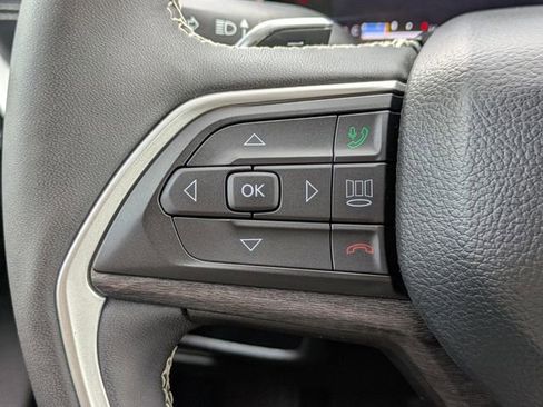 Used 2023 Jeep Grand Cherokee Limited image 28