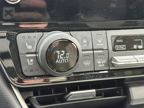 Used 2024 Toyota Grand Highlander AWD image 21