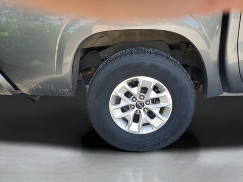 Used 2024 Nissan Frontier SV RWD image 5