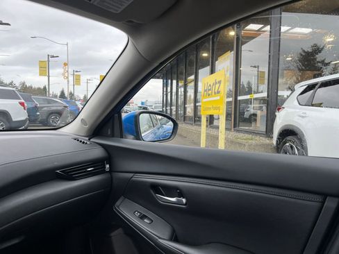 Used 2025 Nissan Sentra SV image 35