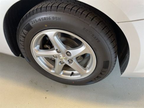 Used 2017 Chevrolet Malibu LS FWD image 12