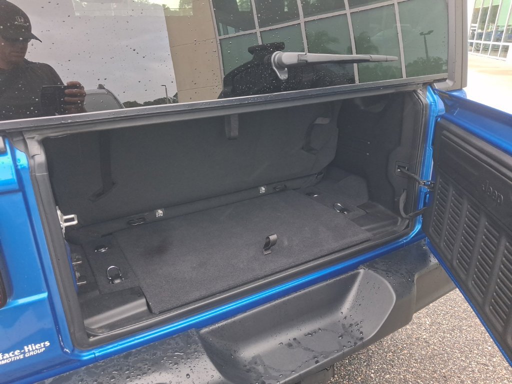 Used 2025 Jeep Wrangler Sport AWD/4WD image 13
