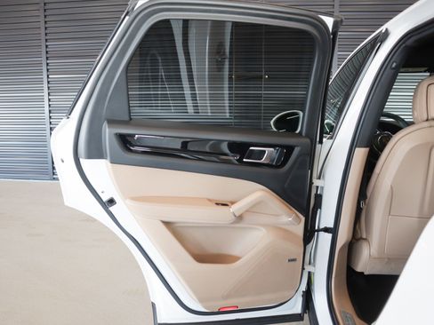 Certified 2023 Porsche Cayenne image 24