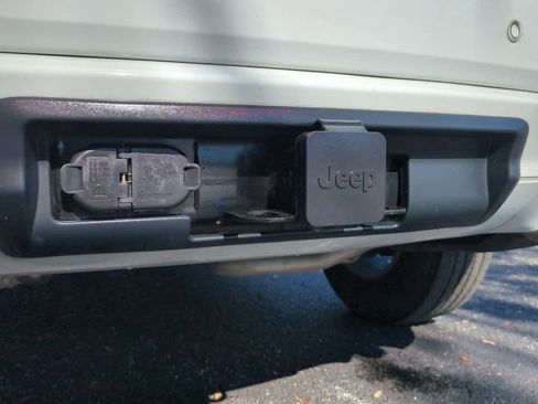 Used 2020 Jeep Grand Cherokee Altitude image 37