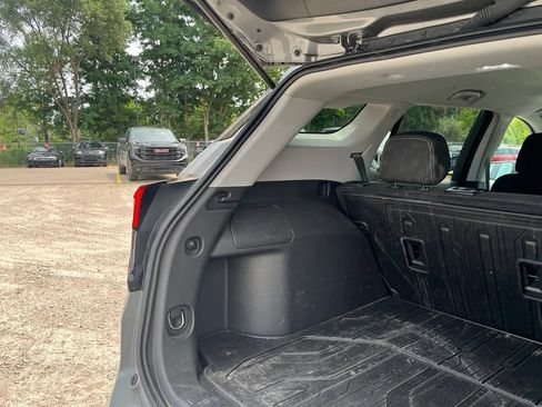 Used 2023 GMC Terrain SLE w/ Driver Convenience Package FWD image 12