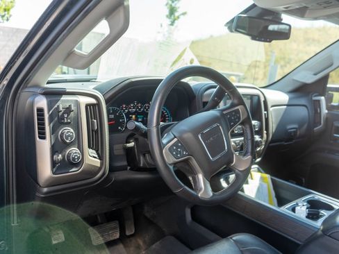 Used 2017 GMC Sierra 2500 Denali w/ Suspension Package, Off-Road AWD/4WD image 17
