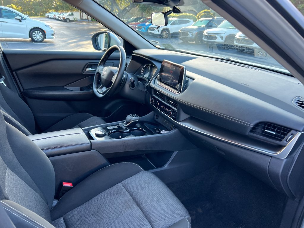 Used 2025 Nissan Rogue SV AWD/4WD image 14