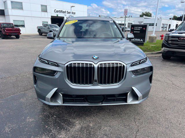 Used 2024 BMW X7 xDrive40i w/ Premium Package AWD/4WD image 2