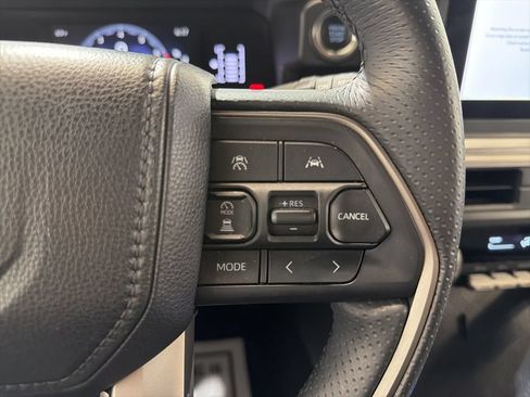 Used 2025 Toyota 4Runner SR5 AWD/4WD image 31