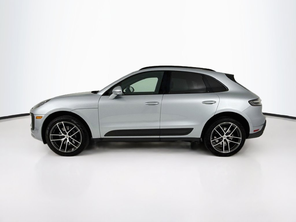 Certified 2025 Porsche Macan AWD/4WD image 2