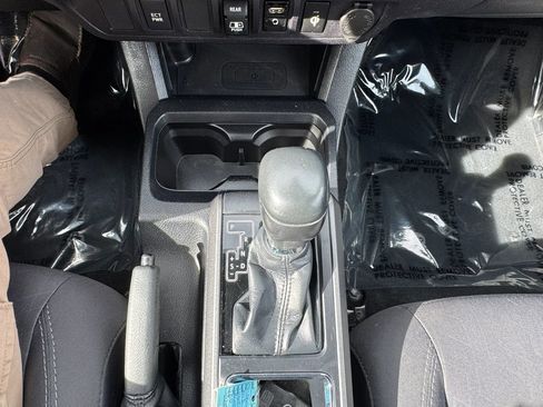 Used 2018 Toyota Tacoma TRD Off-Road AWD/4WD image 25