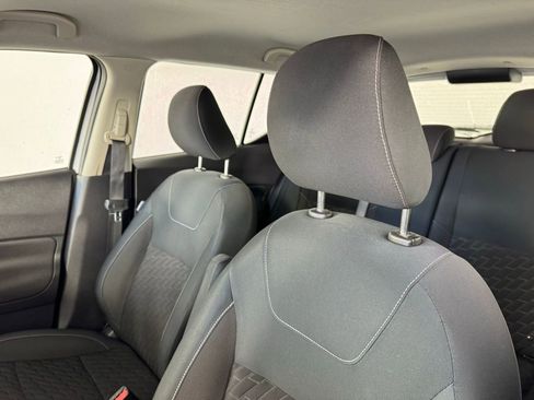 Used 2021 Nissan Kicks S image 3