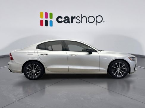 Used 2022 Volvo S60 B5 Momentum w/ Premium Package image 6