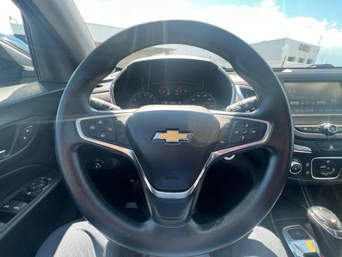Used 2018 Chevrolet Equinox LT AWD/4WD image 17