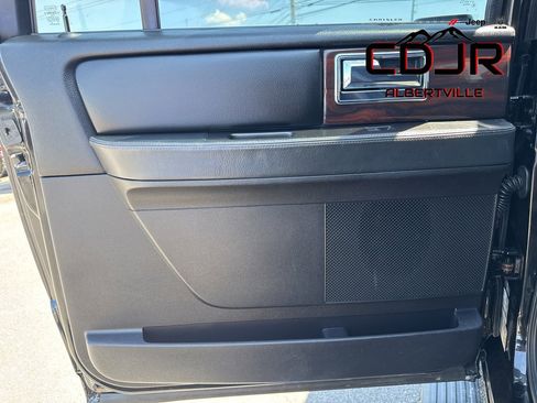 Used 2017 Lincoln Navigator L Reserve image 24