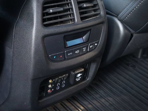 Used 2018 Honda Pilot Touring image 32