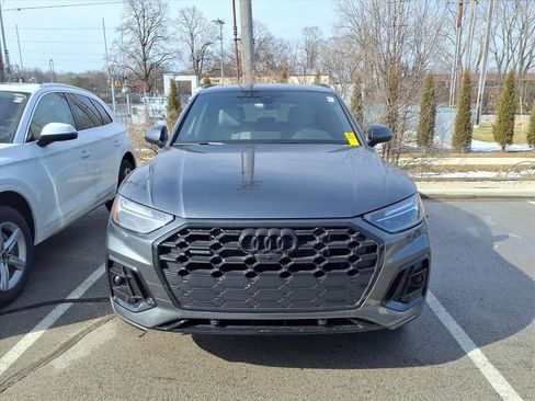 Used 2024 Audi Q5 e Premium Plus w/ Premium Plus Package image 2