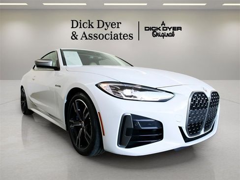 Used 2023 BMW M440i Coupe w/ Premium Package image 11