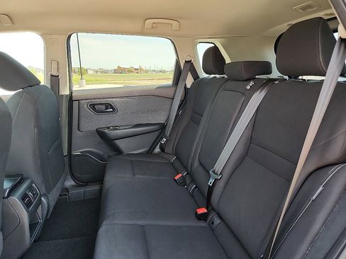 Used 2023 Nissan Rogue S image 5