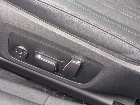 Used 2025 BMW M440i RWD image 17