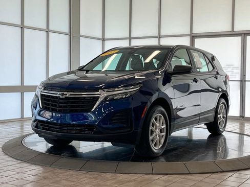 Used 2023 Chevrolet Equinox LS image 4