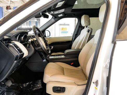 Used 2020 Land Rover Discovery SE AWD/4WD image 3