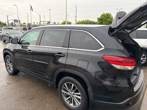 Used 2019 Toyota Highlander XLE AWD/4WD image 9