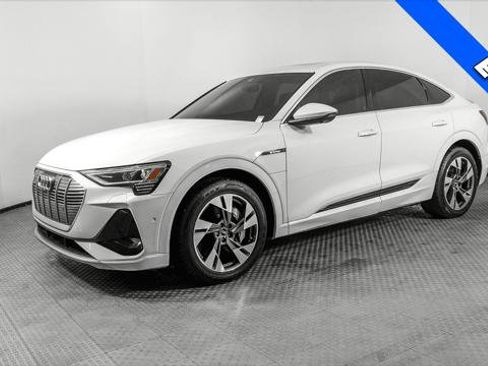 Used 2022 Audi e-tron Premium Plus w/ Premium Plus Package image 2