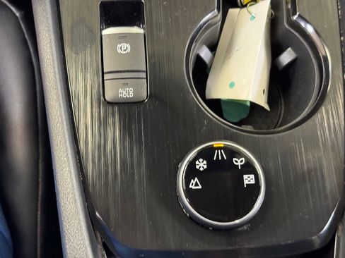 Used 2023 Nissan Rogue SV w/ SV Premium Package image 34