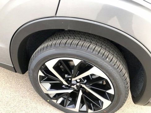 Used 2024 Mitsubishi Outlander SE image 9