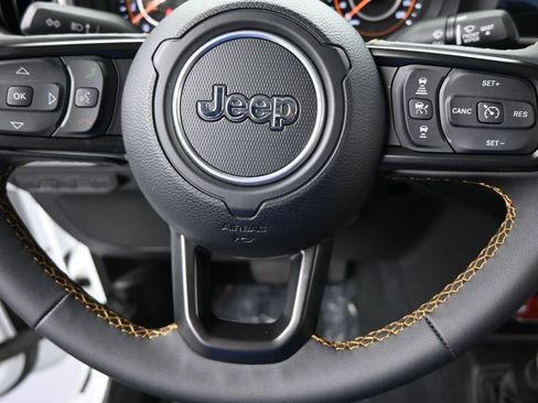 Used 2024 Jeep Gladiator Sport image 31