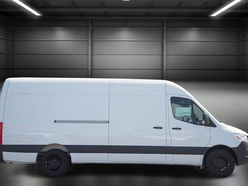 Used 2024 Mercedes-Benz Sprinter 2500 image 6