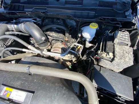 Used 2019 RAM 1500 Classic SLT AWD/4WD image 30