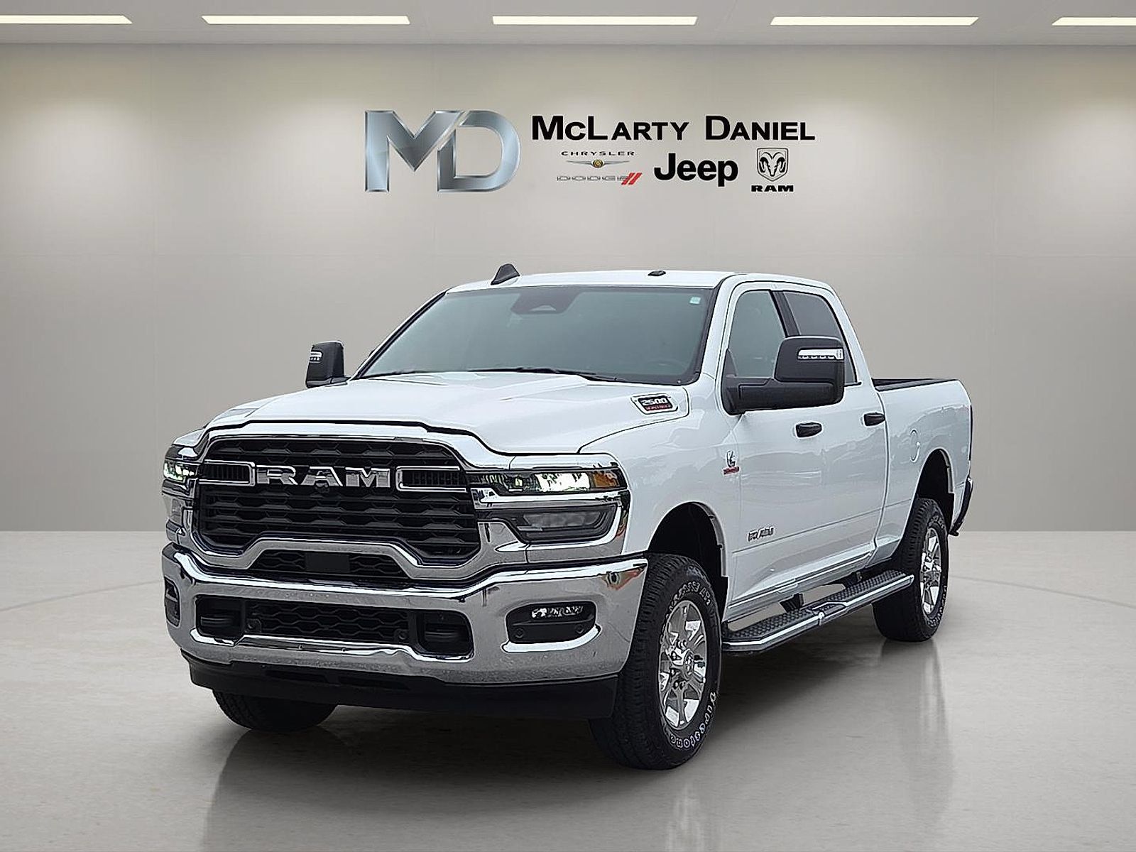 Used 2025 RAM 2500 Big Horn AWD/4WD image 2