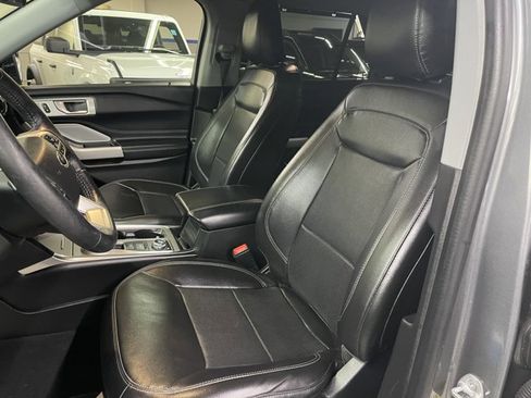 Certified 2022 Ford Explorer Limited w/ Limited Technology Package image 15