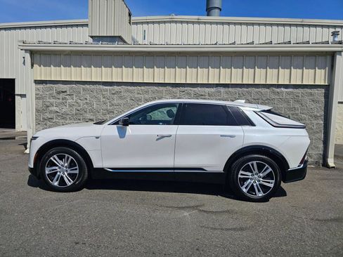 Used 2024 Cadillac Lyriq Tech w/ Driver Assist Package AWD/4WD image 3