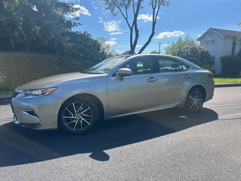 Used 2018 Lexus ES 350 w/ Luxury Package w/Wood Trim FWD image 4