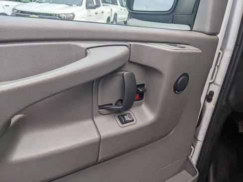 Used 2015 Chevrolet Express 2500 image 15