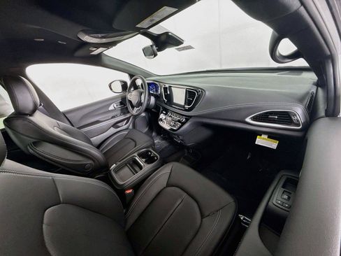 New 2027 Chrysler Pacifica Select AWD/4WD image 21
