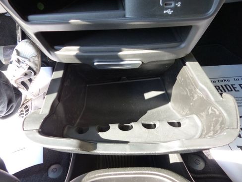 Used 2026 Chrysler Pacifica Select FWD image 36